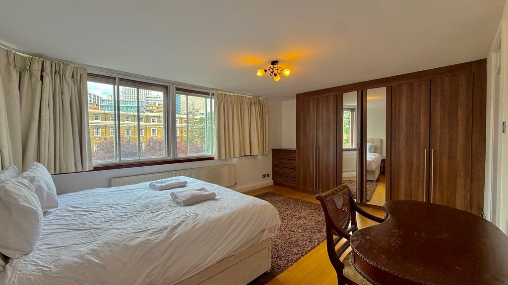 Flat Sussex Gardens in City of Westminster