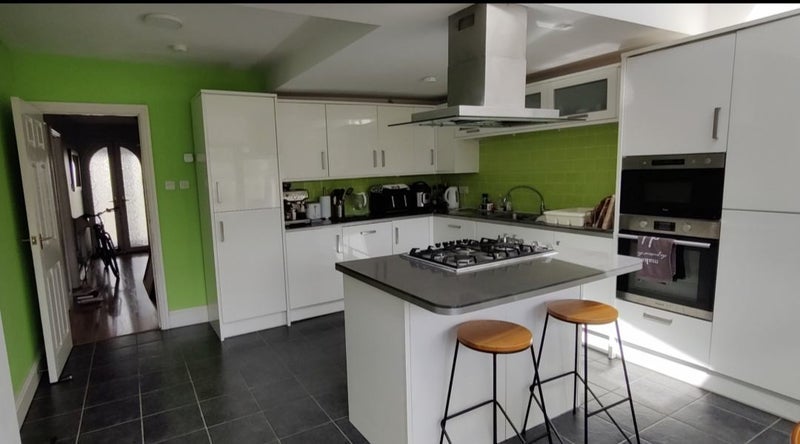 Room Stanway Road in Shirley