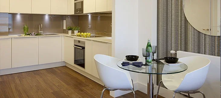 Flat Fred White Walk in Greater London