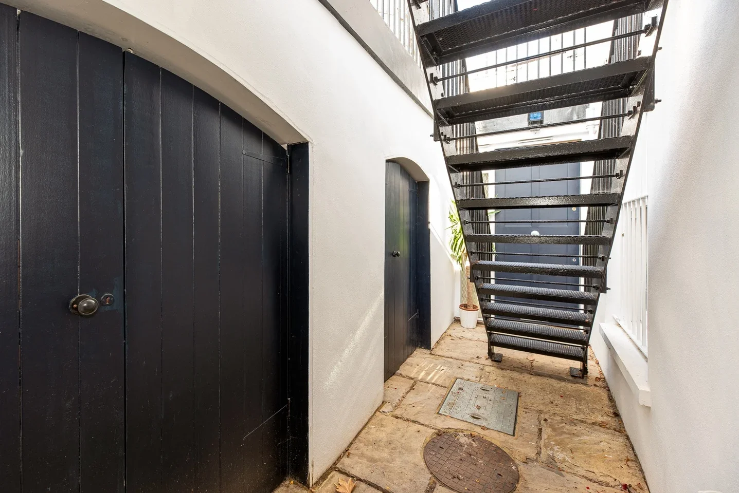 Flat Ifield Road in Greater London