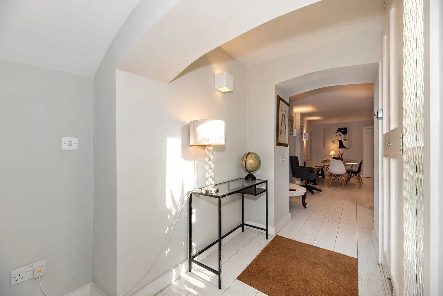 Flat Ifield Road in Greater London