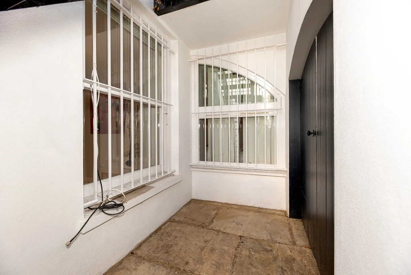 Flat Ifield Road in Greater London