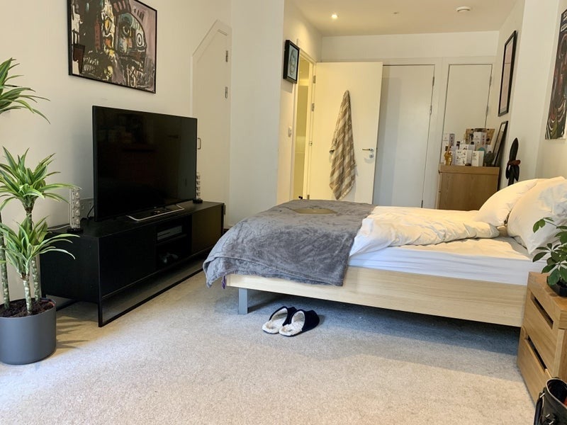 Room Mirabelle Gardens in Greater London