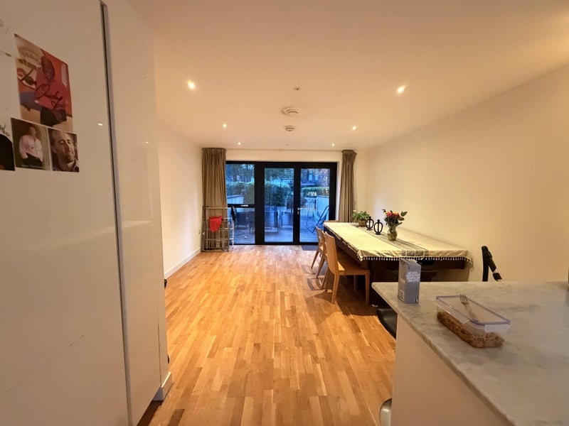 Room Mirabelle Gardens in Greater London
