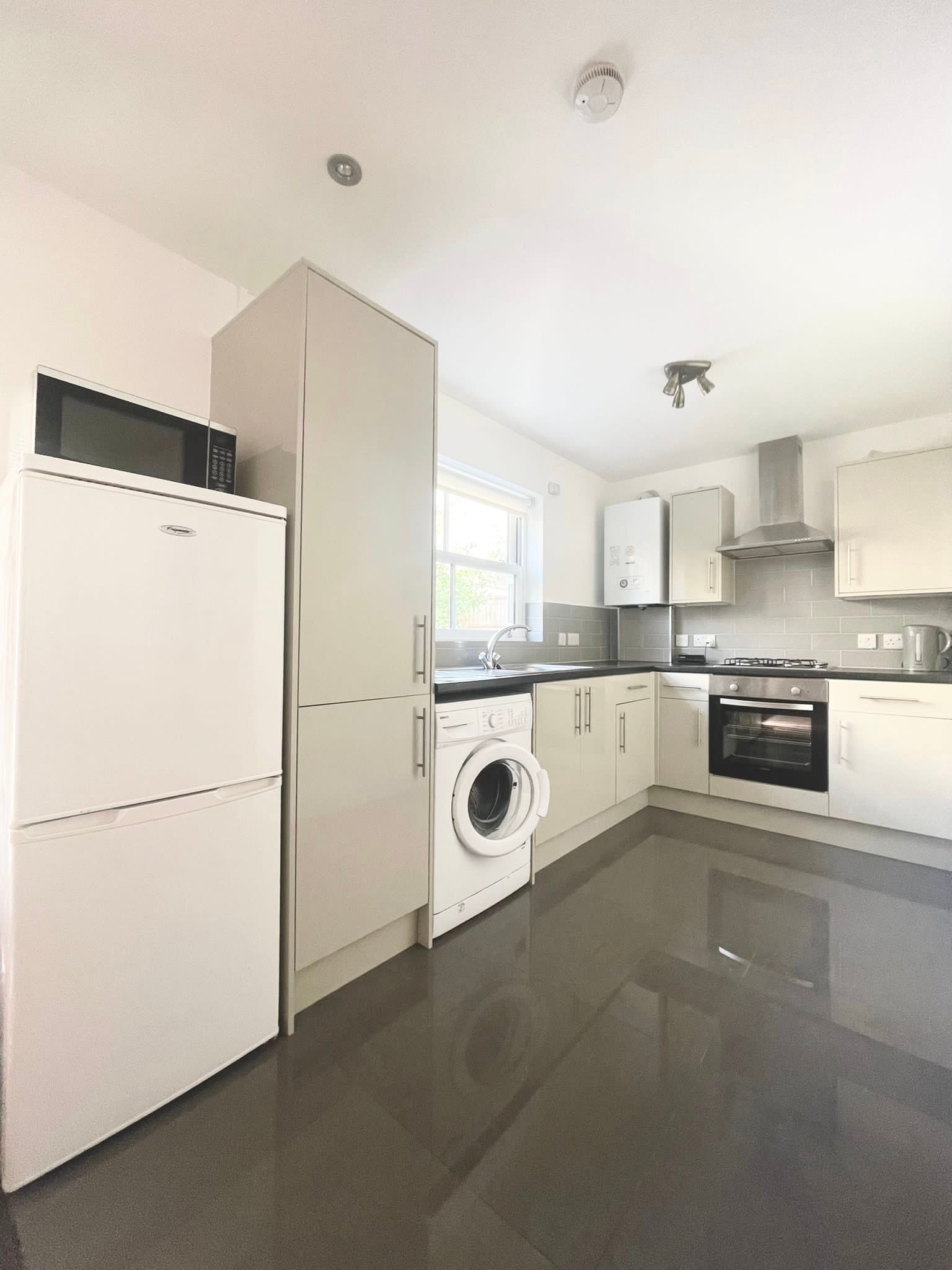 Flat Goulton Road in Greater London