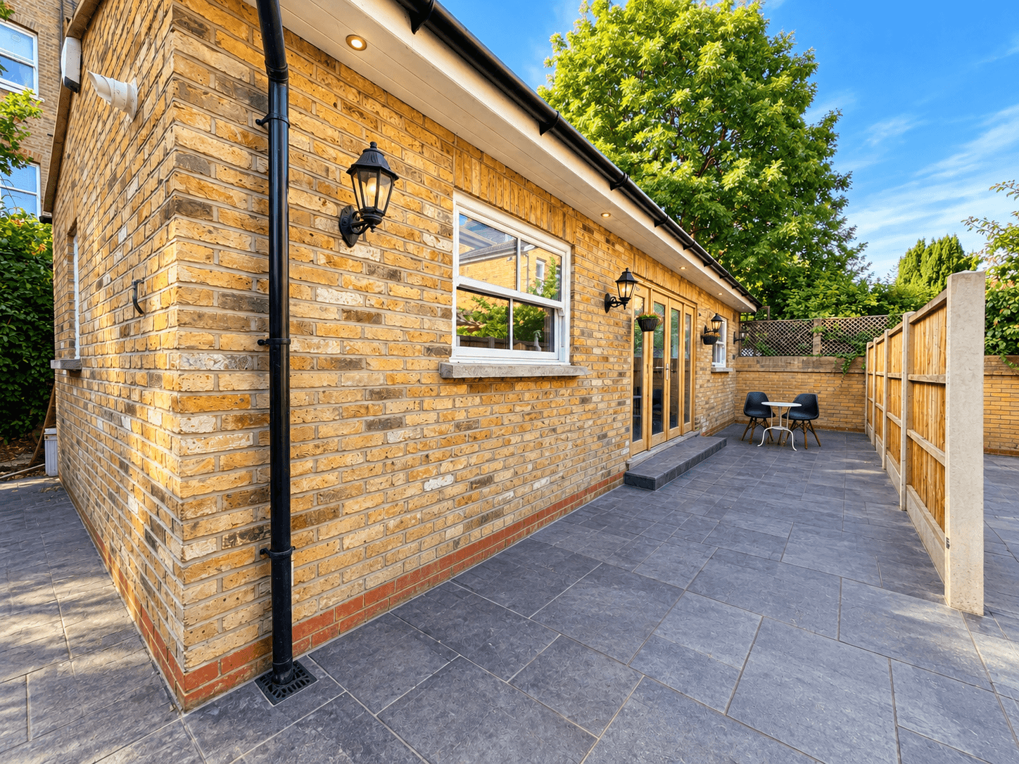 Flat Goulton Road in Greater London