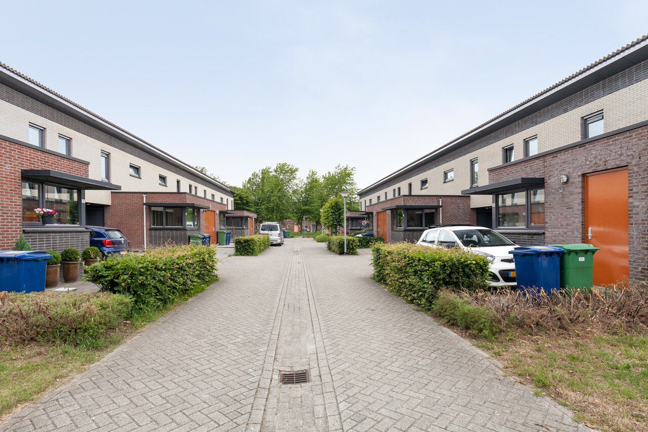 Huis Henry Moorestraat 51 in Almere