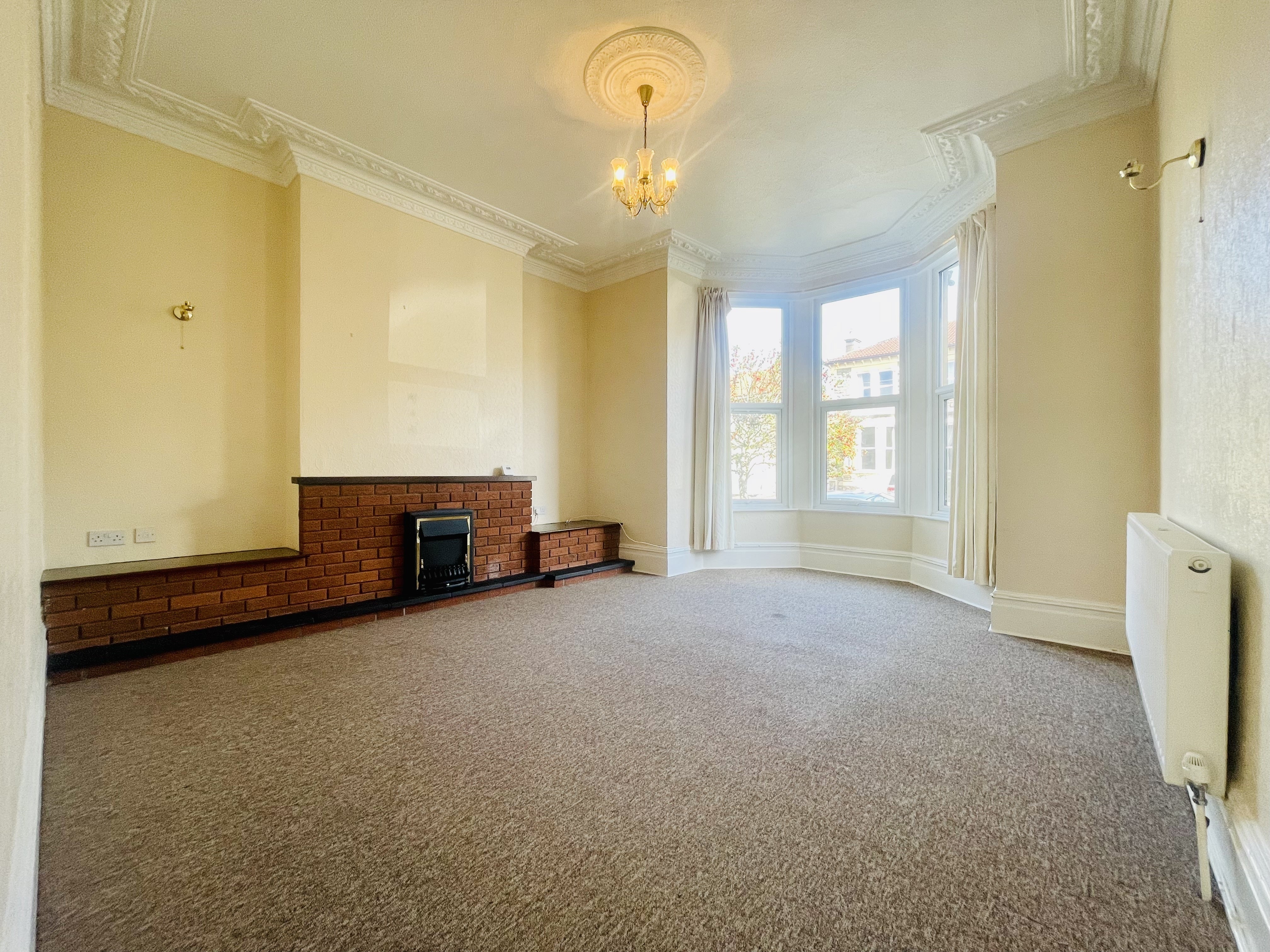 Flat Belvoir Road in Bristol