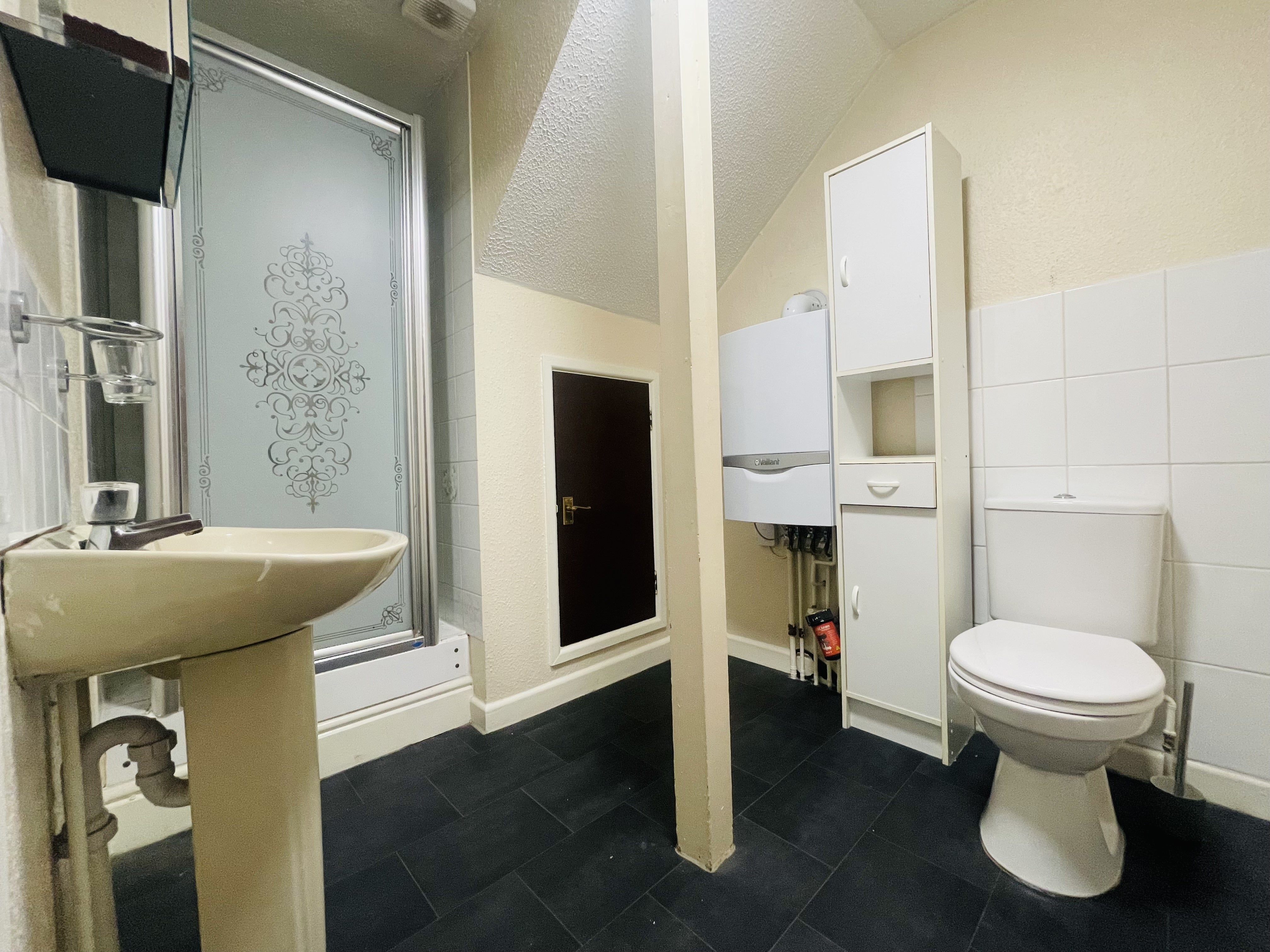 Flat Belvoir Road in Bristol