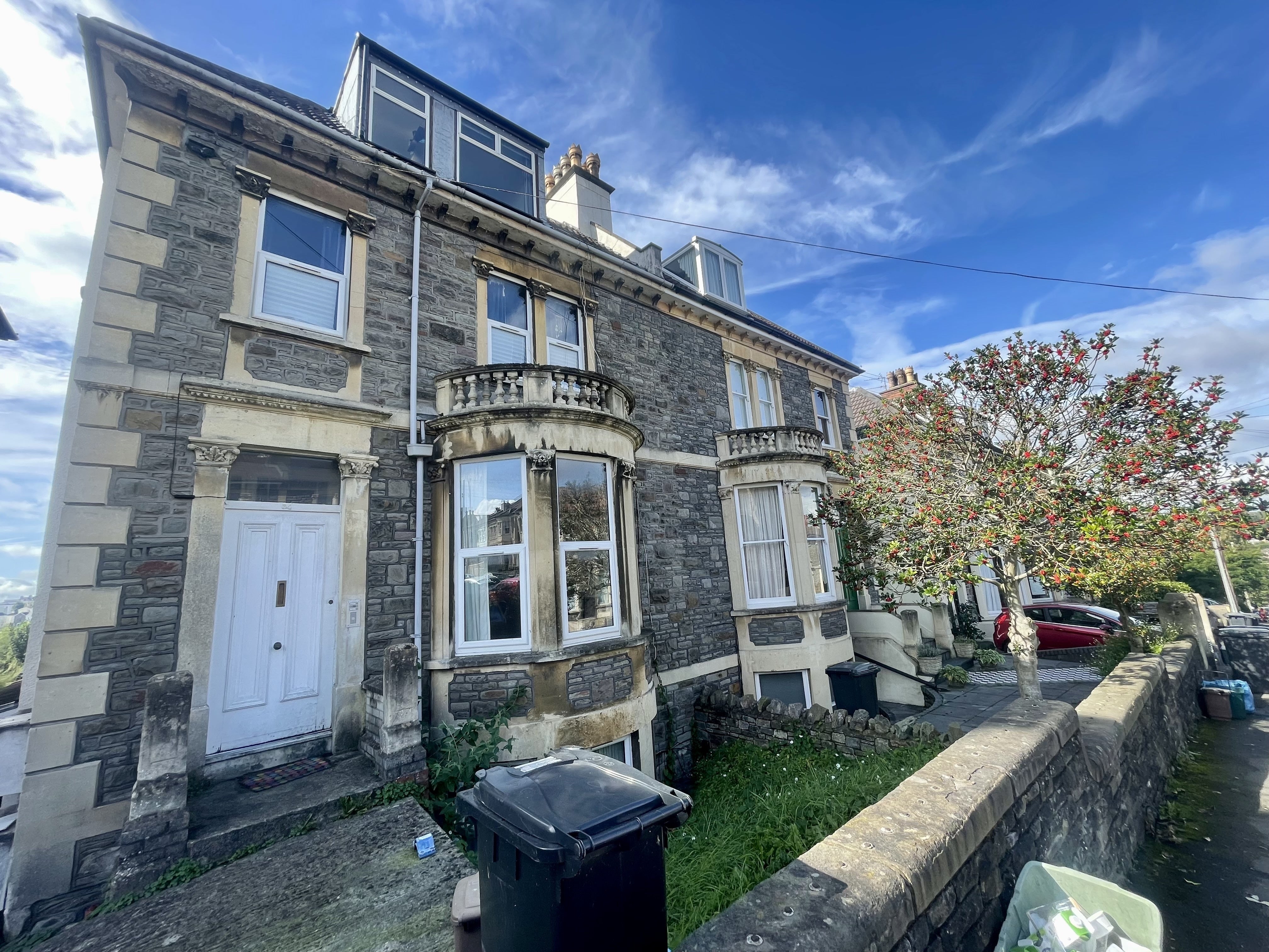 Flat Belvoir Road in Bristol