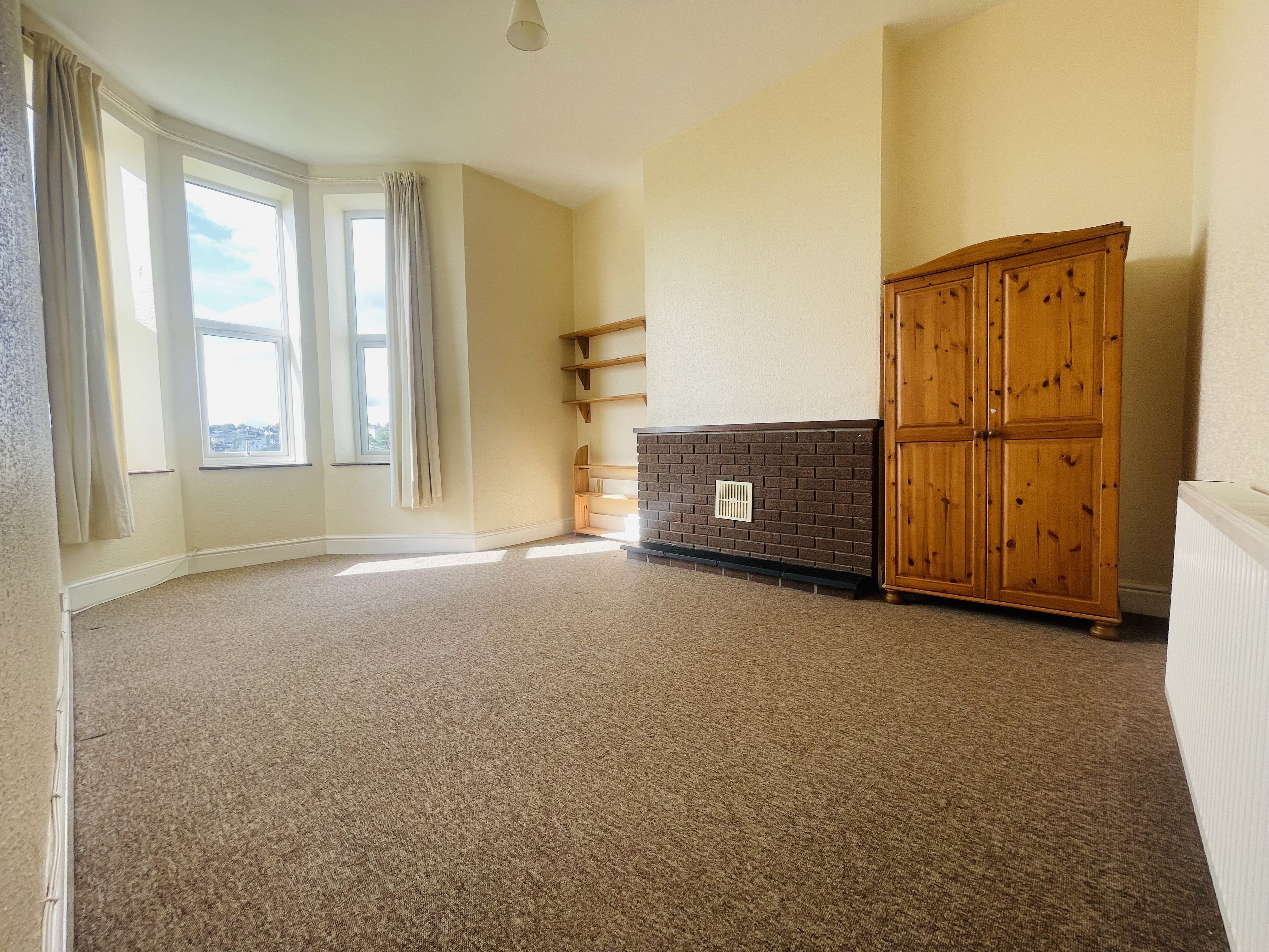 Flat Belvoir Road in Bristol