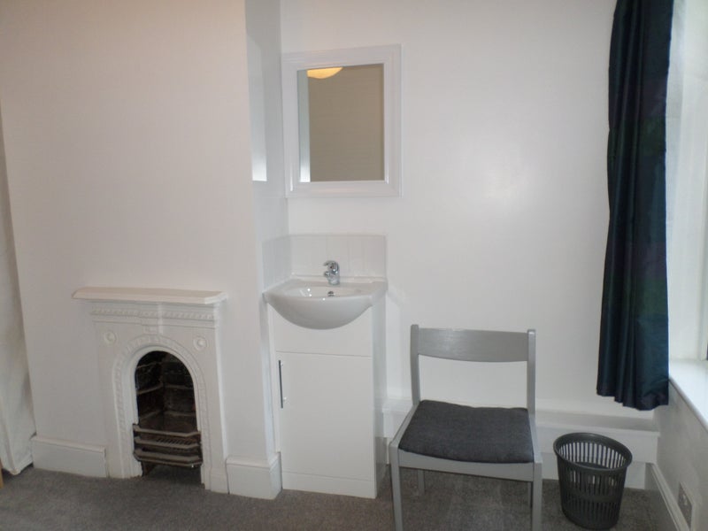 Room Ashford Road in Manchester