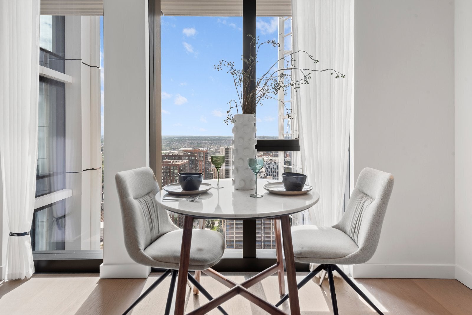 Flat Nine Elms Lane in Greater London