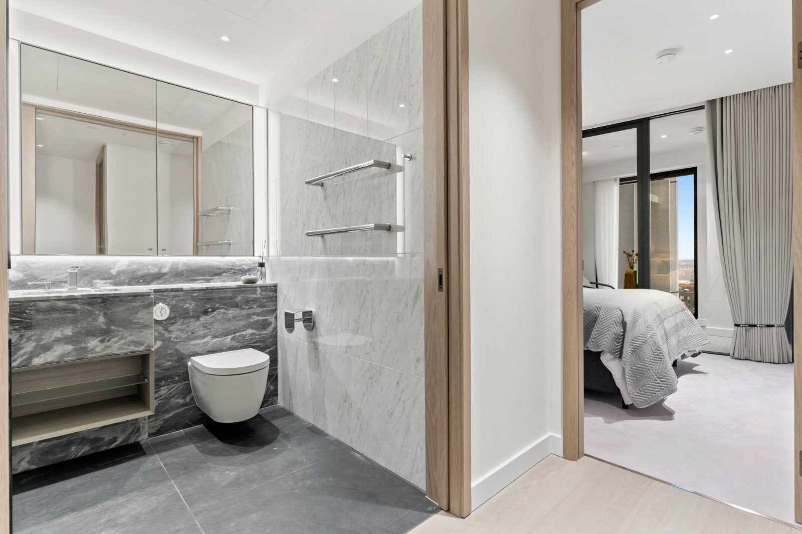 Flat Nine Elms Lane in Greater London