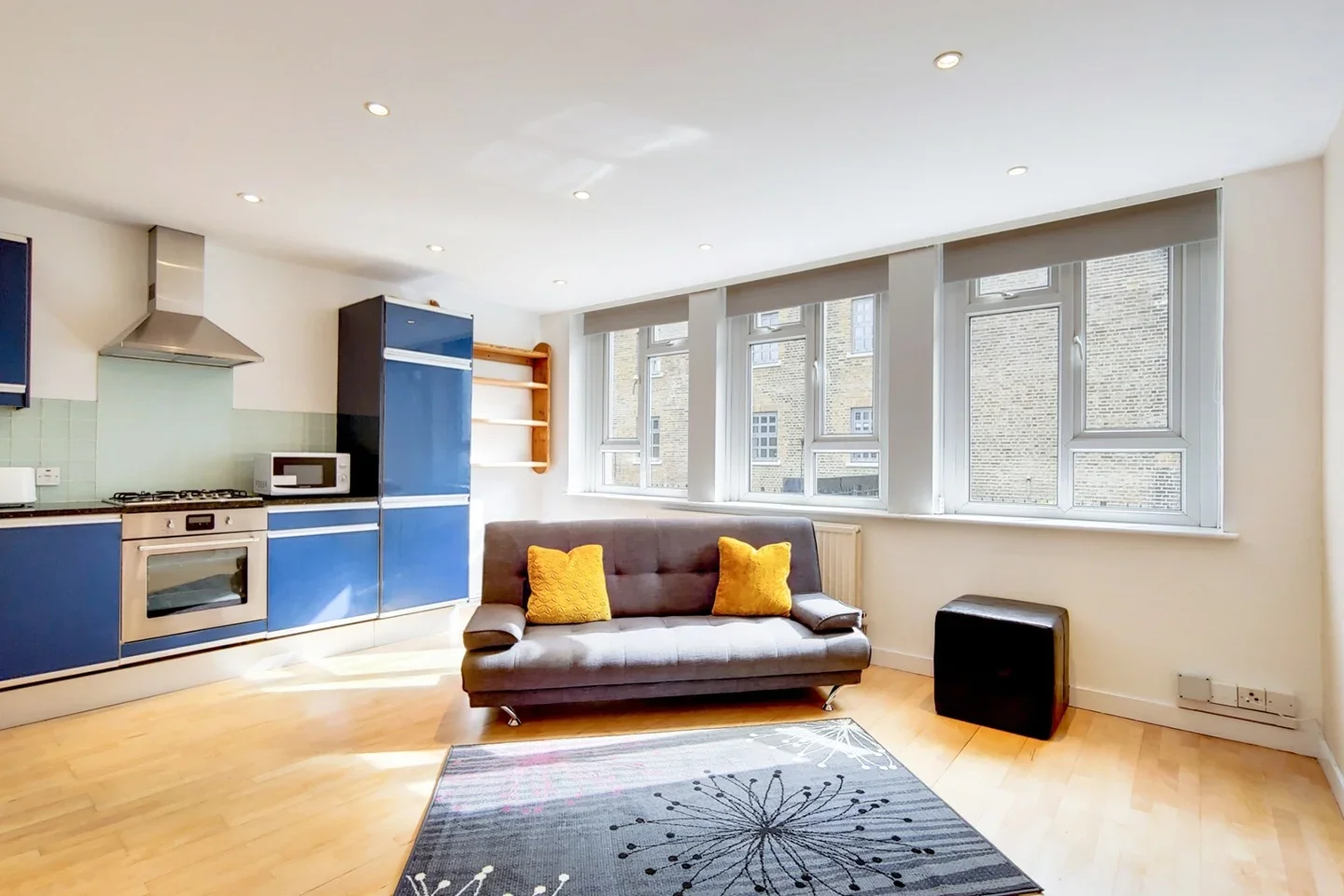 Flat Hermes Street in Greater London