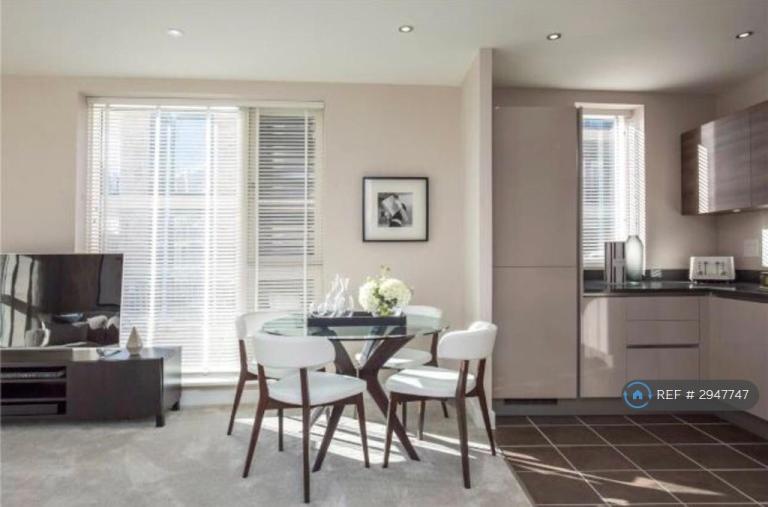 Room Henry Darlot Drive in Greater London