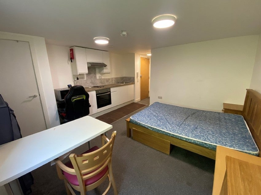 Flat Paradise Street in Portsmouth