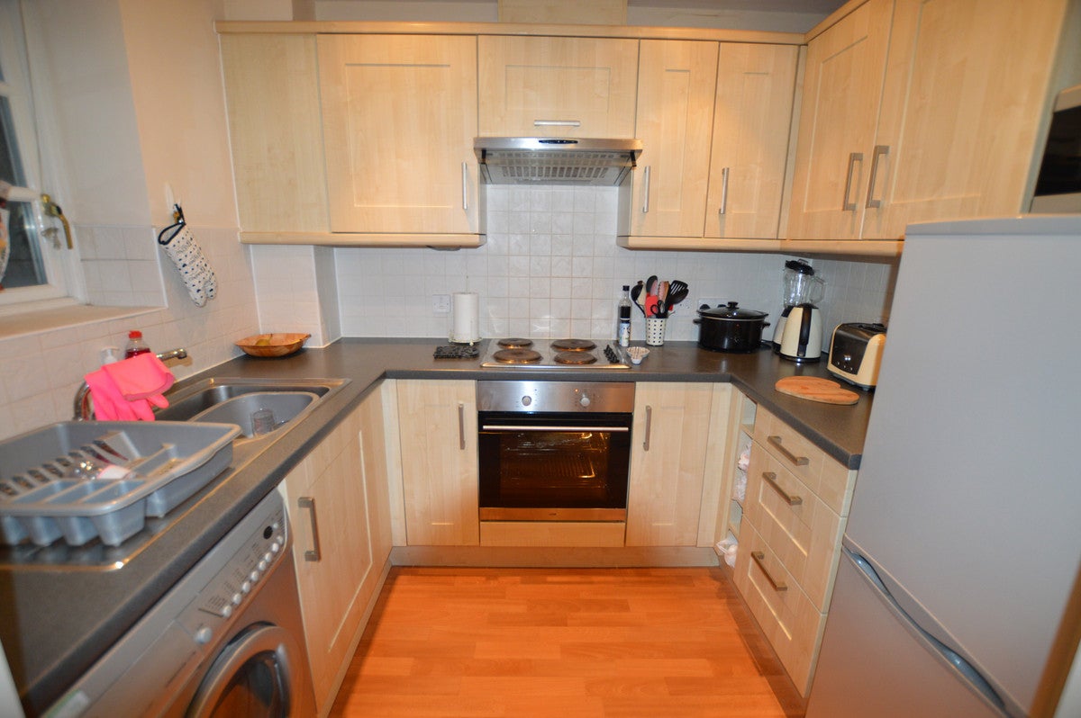 Flat Albany Gardens in Colchester