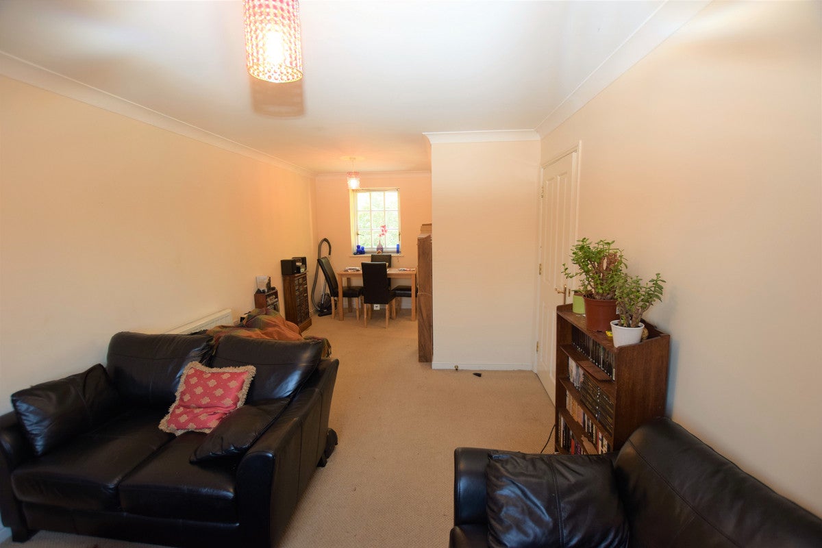 Flat Albany Gardens in Colchester
