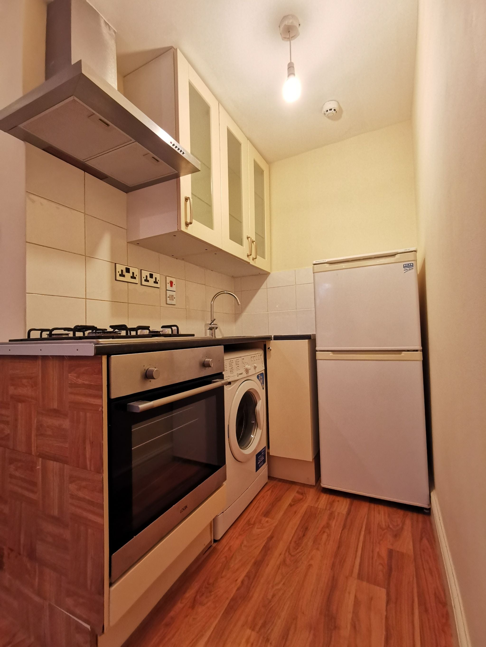 Flat Dagmar Avenue in Greater London