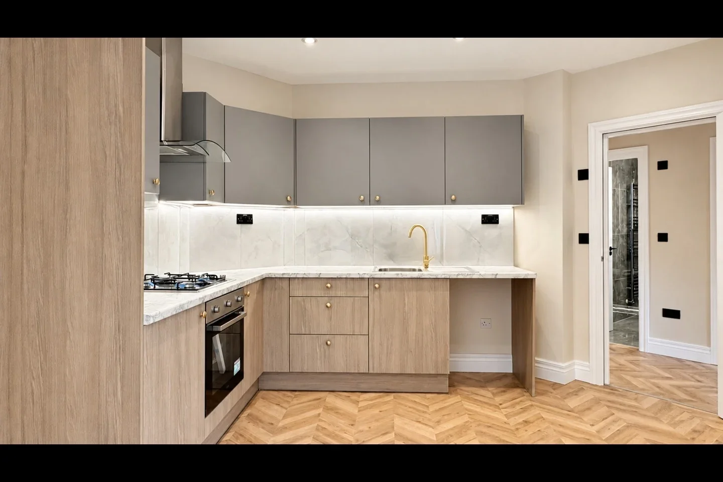 Flat Fenton Road in Greater London