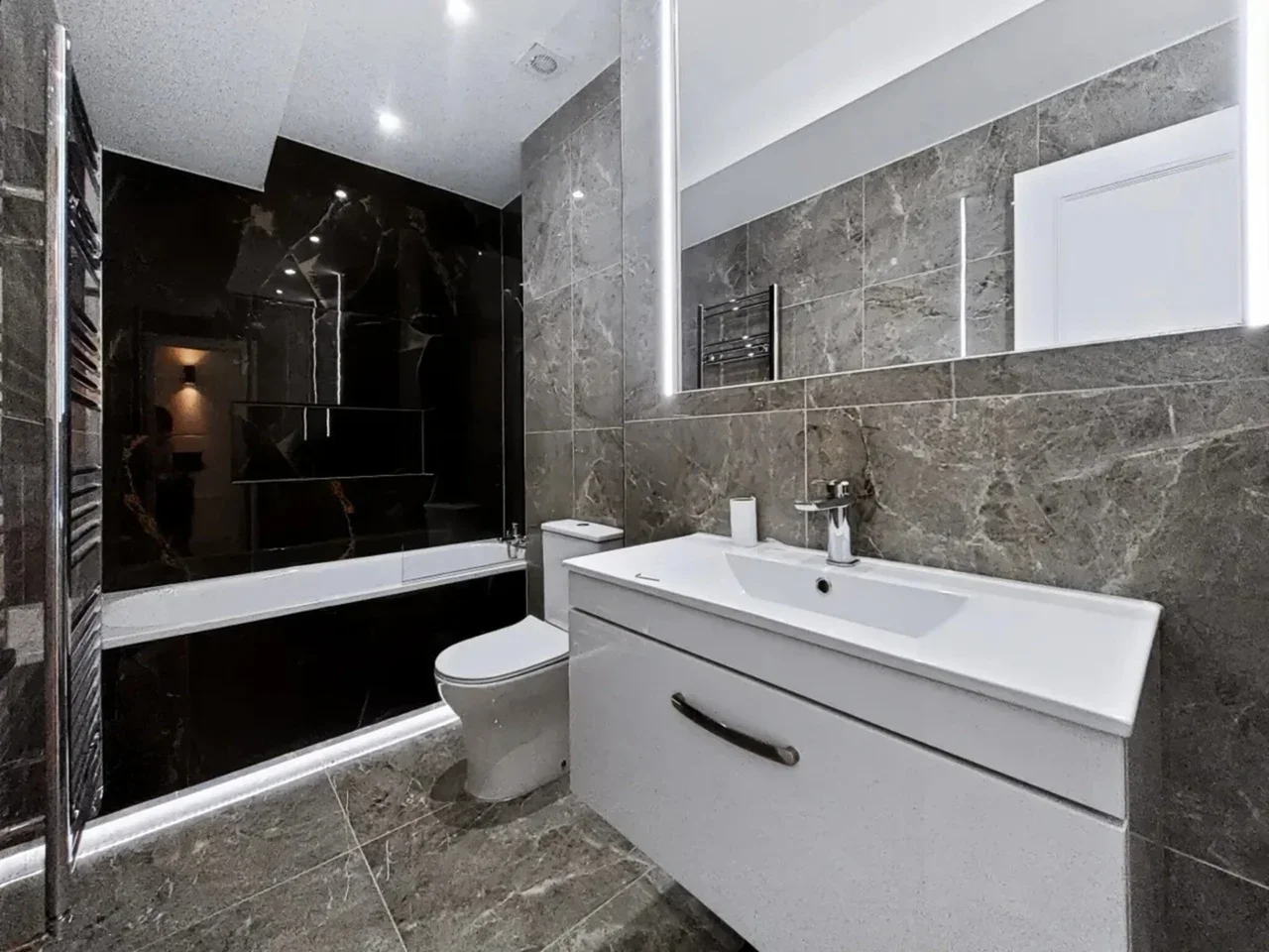 Flat Fenton Road in Greater London