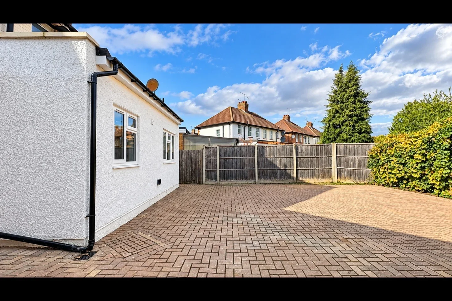 Flat Fenton Road in Greater London