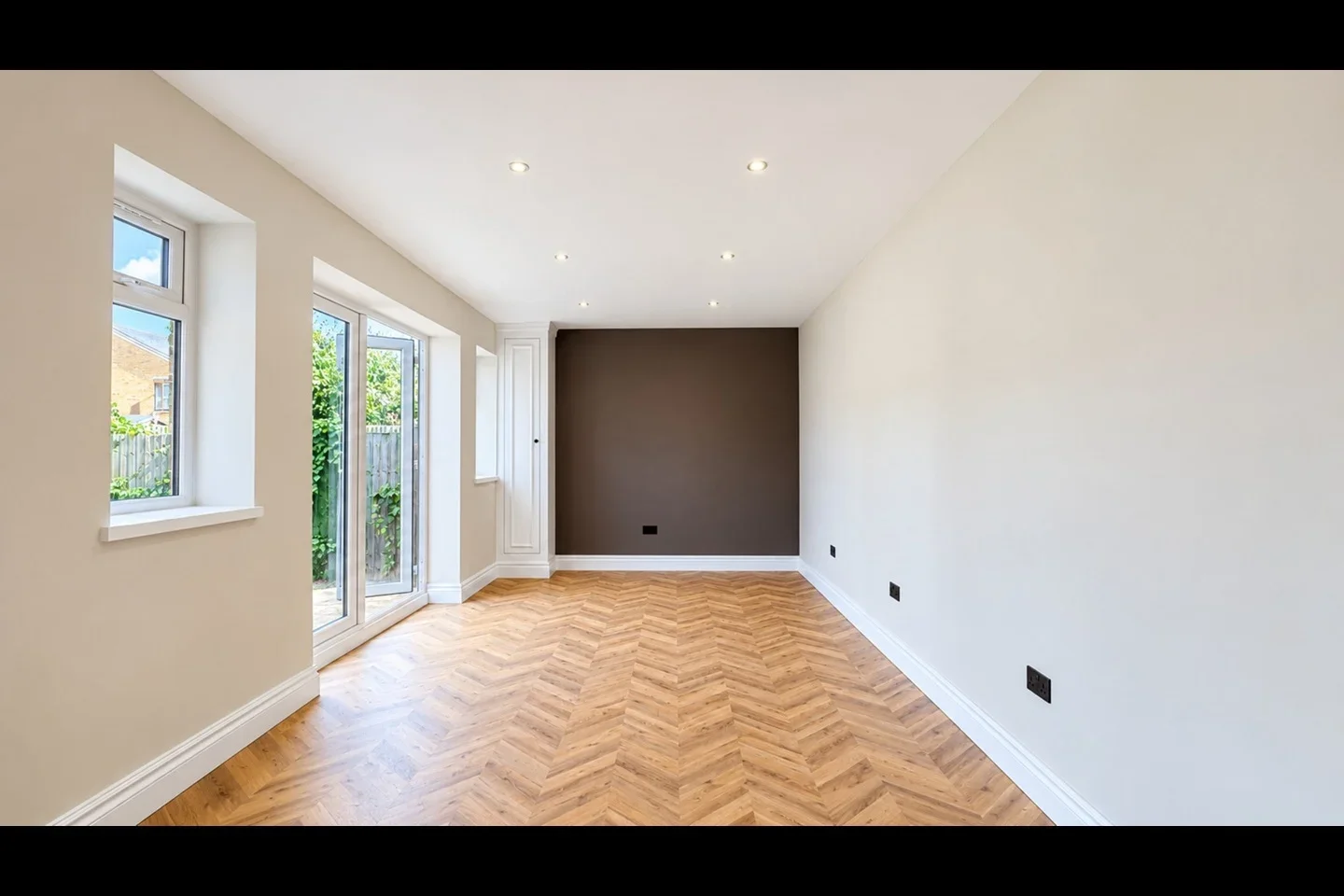Flat Fenton Road in Greater London