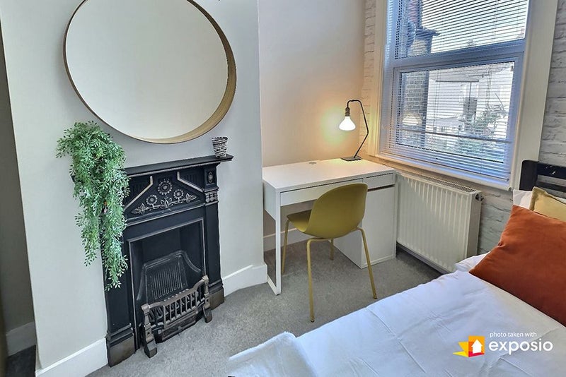 Room Clonmell Road in Greater London