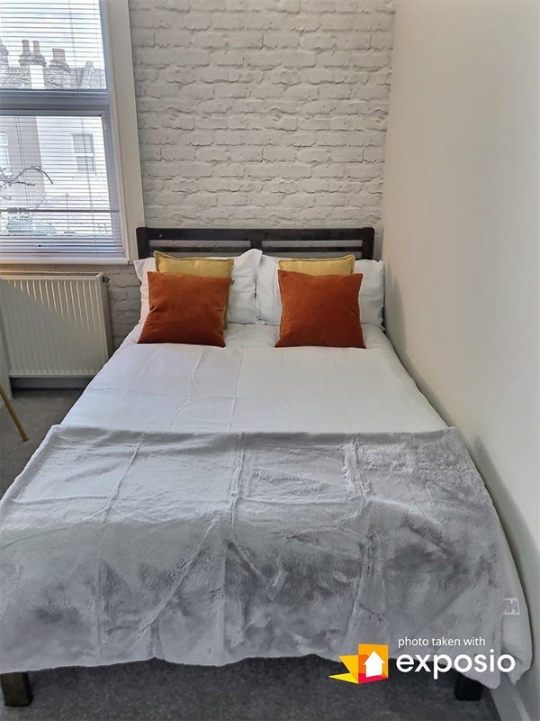 Room Clonmell Road in Greater London