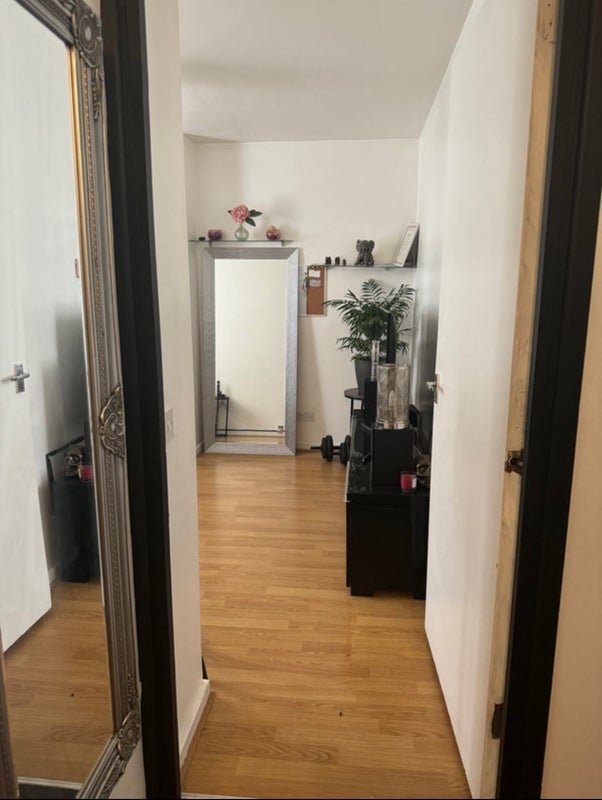 Room St Quintin Avenue in Greater London