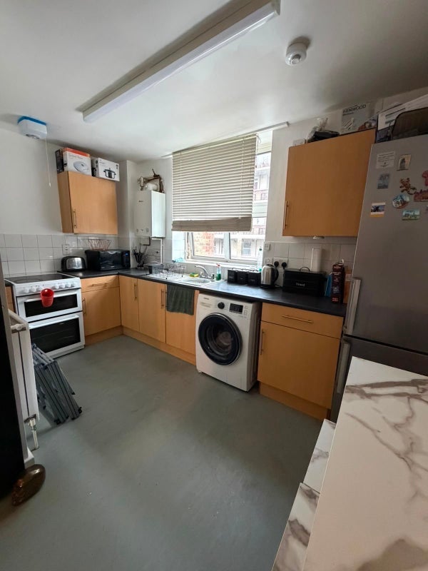 Room St Quintin Avenue in Greater London