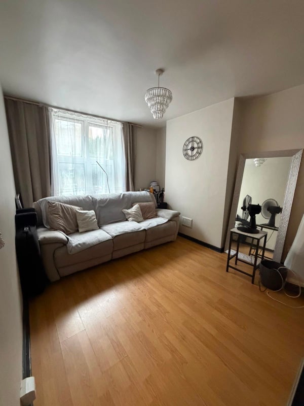 Room St Quintin Avenue in Greater London