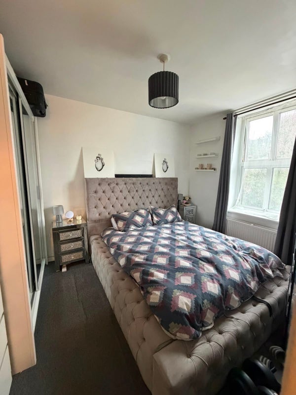Room St Quintin Avenue in Greater London