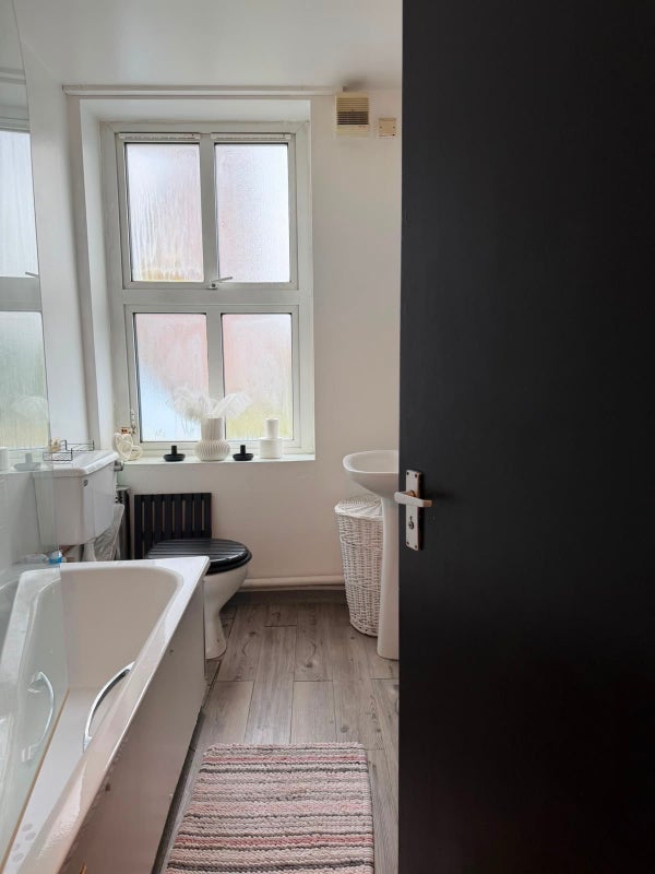 Room St Quintin Avenue in Greater London