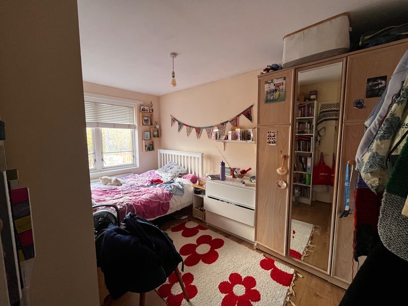 Room Grand Union Crescent in Greater London