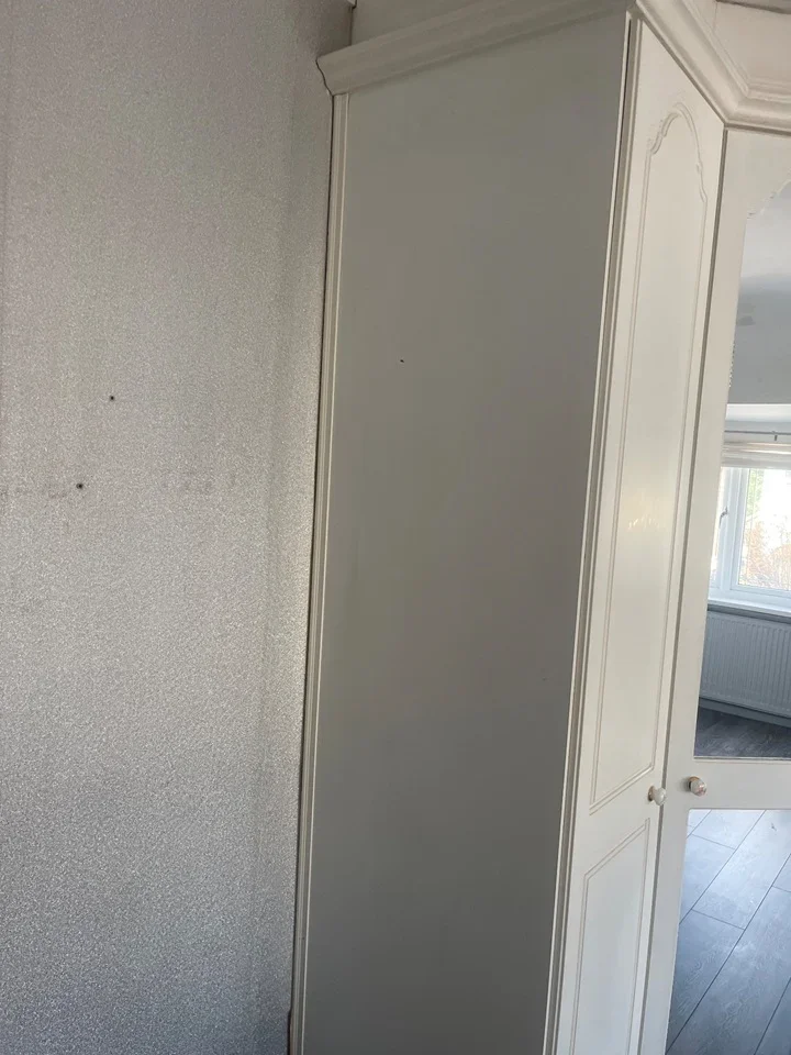 Room Oval Road South in Greater London