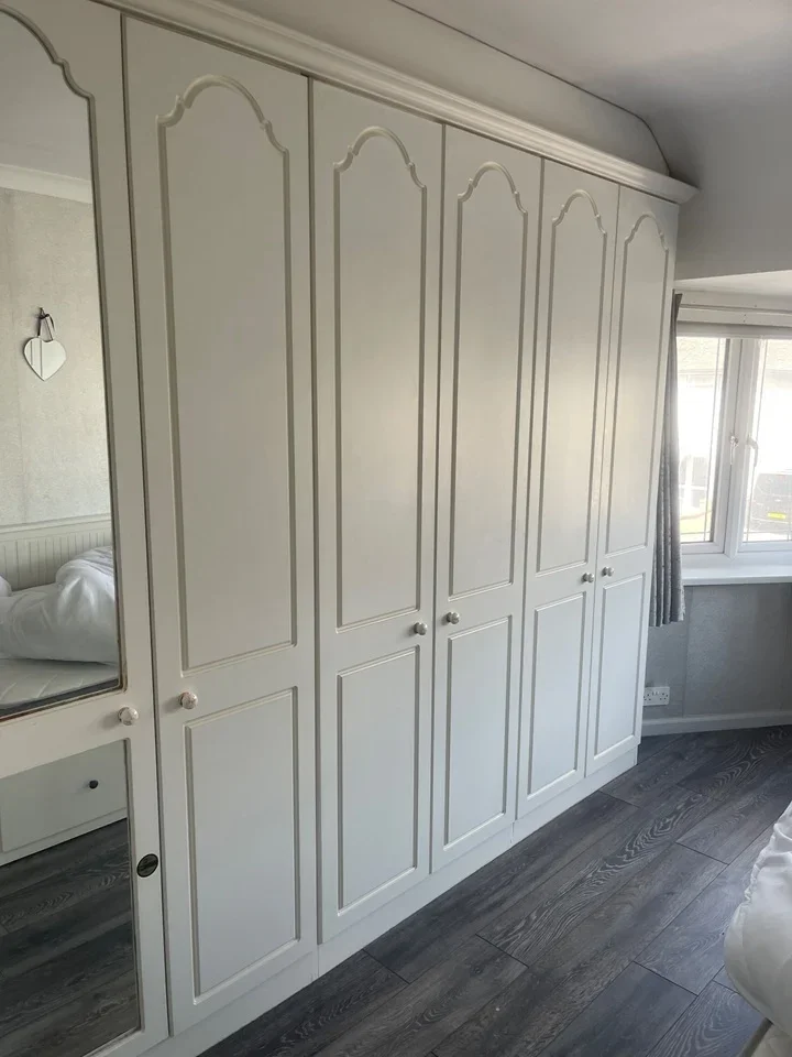 Room Oval Road South in Greater London
