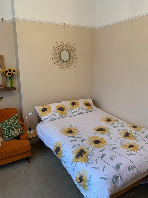 Room Evering Road in Greater London