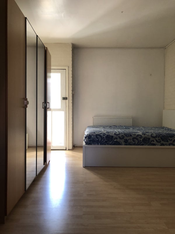 Room Capstan Square in Greater London