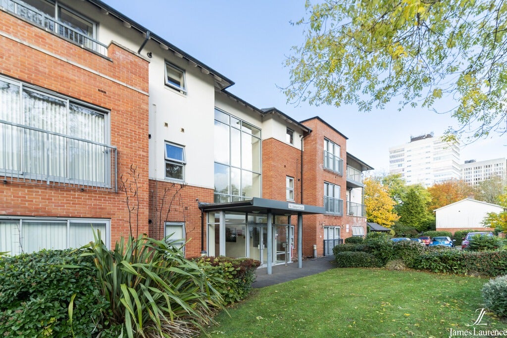 Flat Nicholson Drive in Birmingham