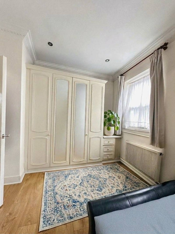 Room Stockwell Road in Greater London