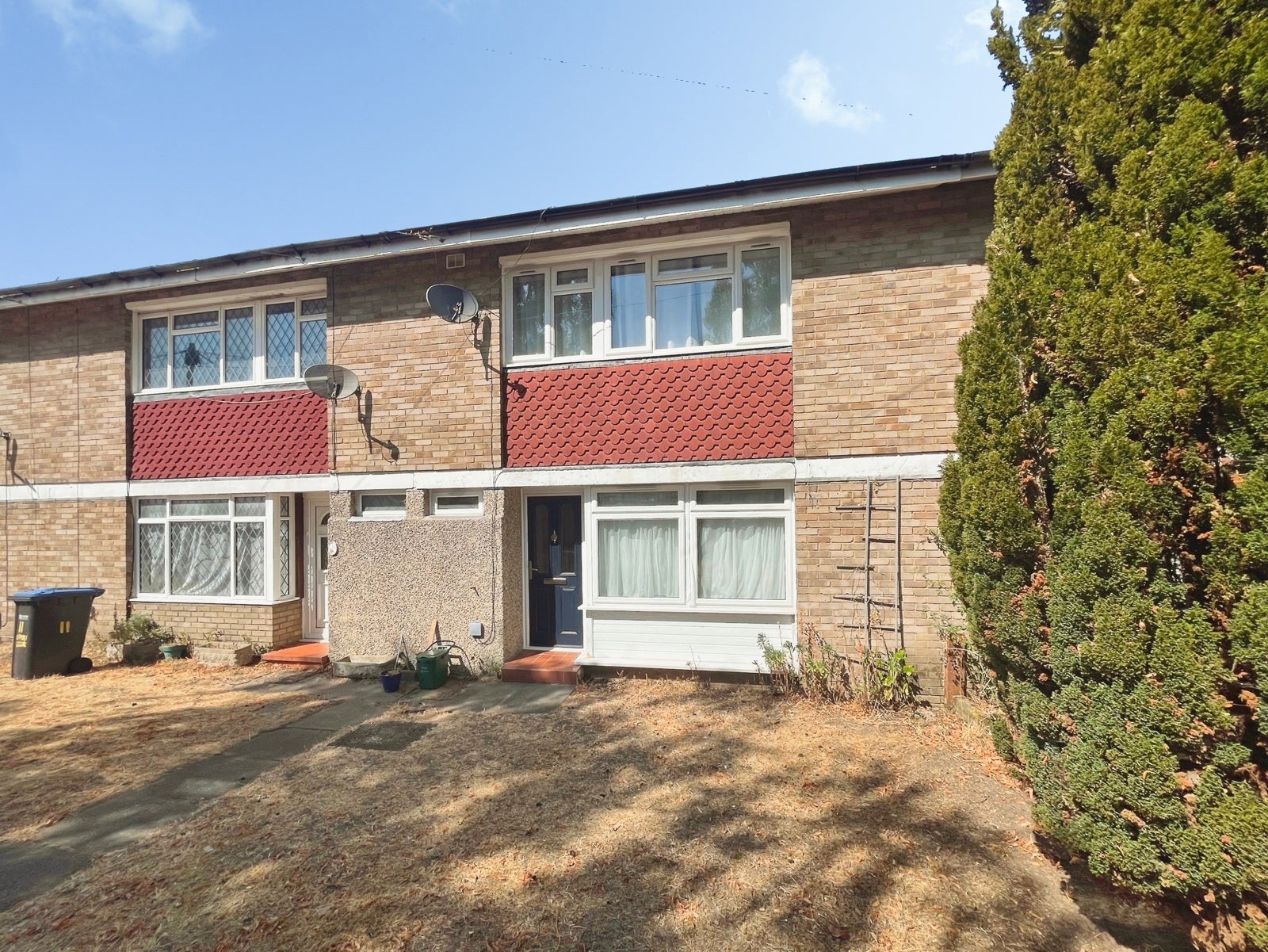 House Elmbank Avenue in Borough of Runnymede