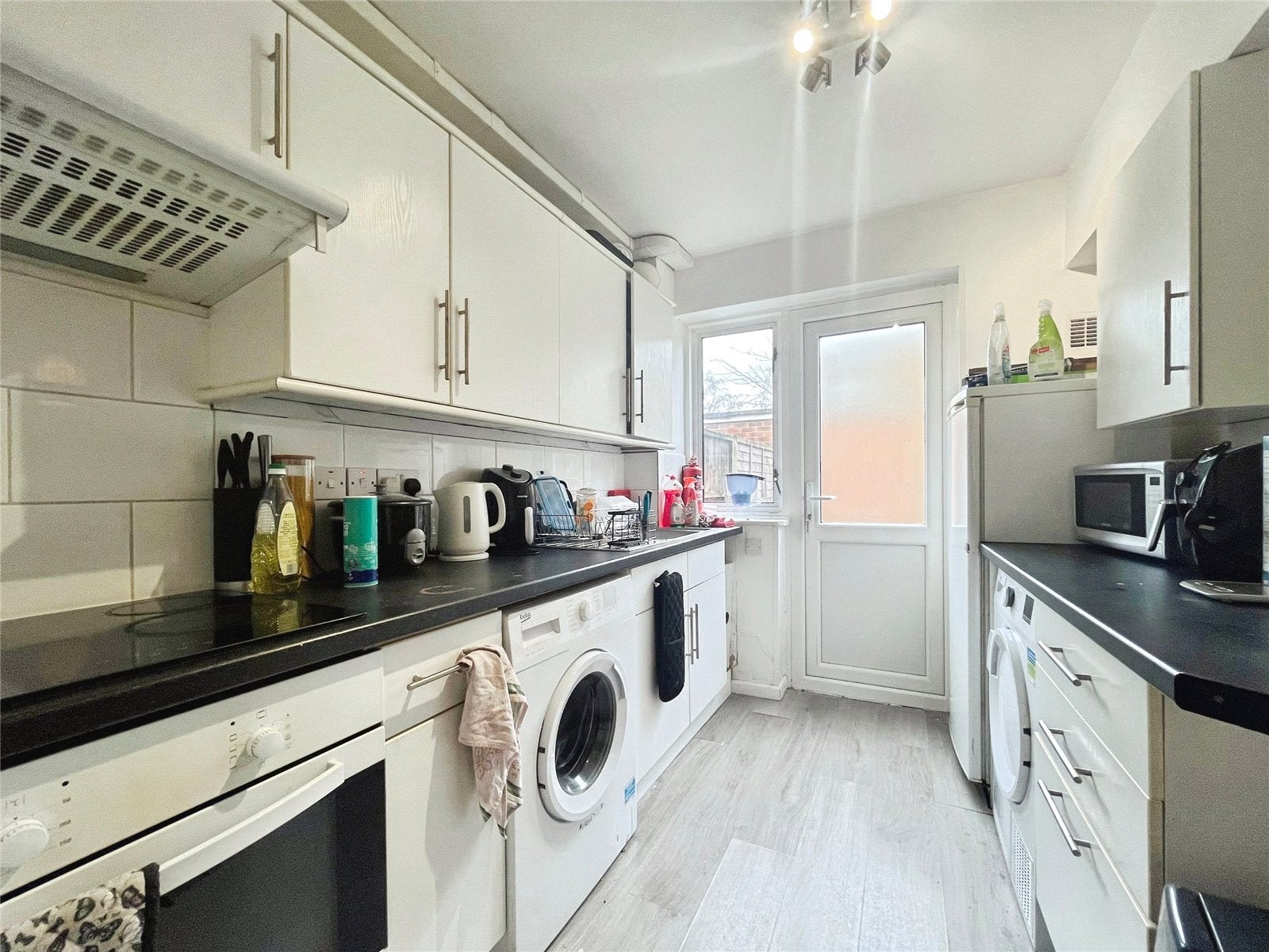 Flat Elmbank Avenue in Borough of Runnymede