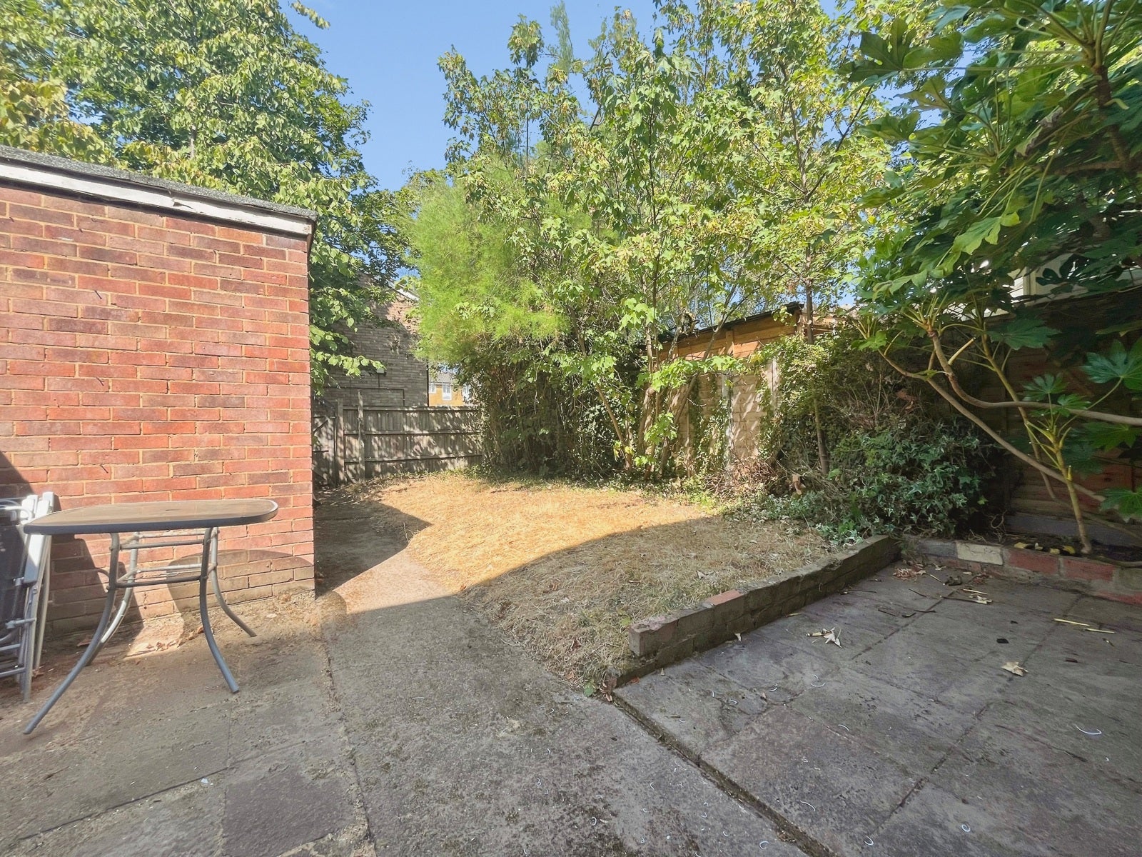 House Elmbank Avenue in Borough of Runnymede