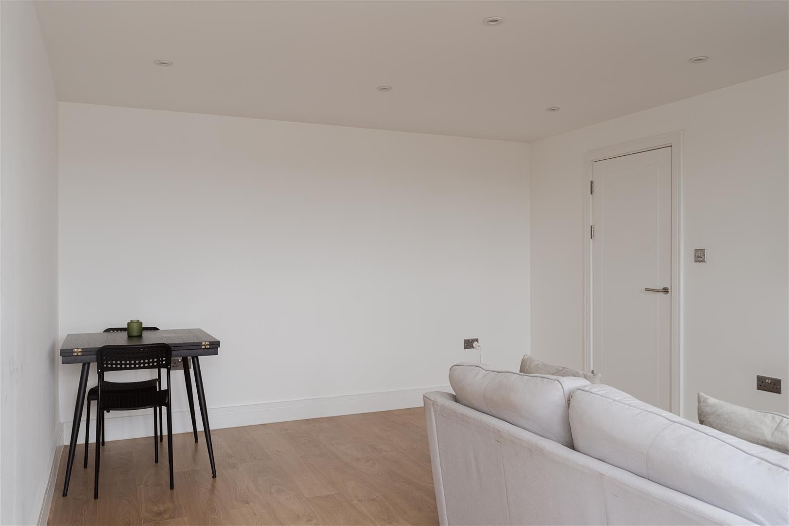 Flat Victoria Road in Reigate and Banstead