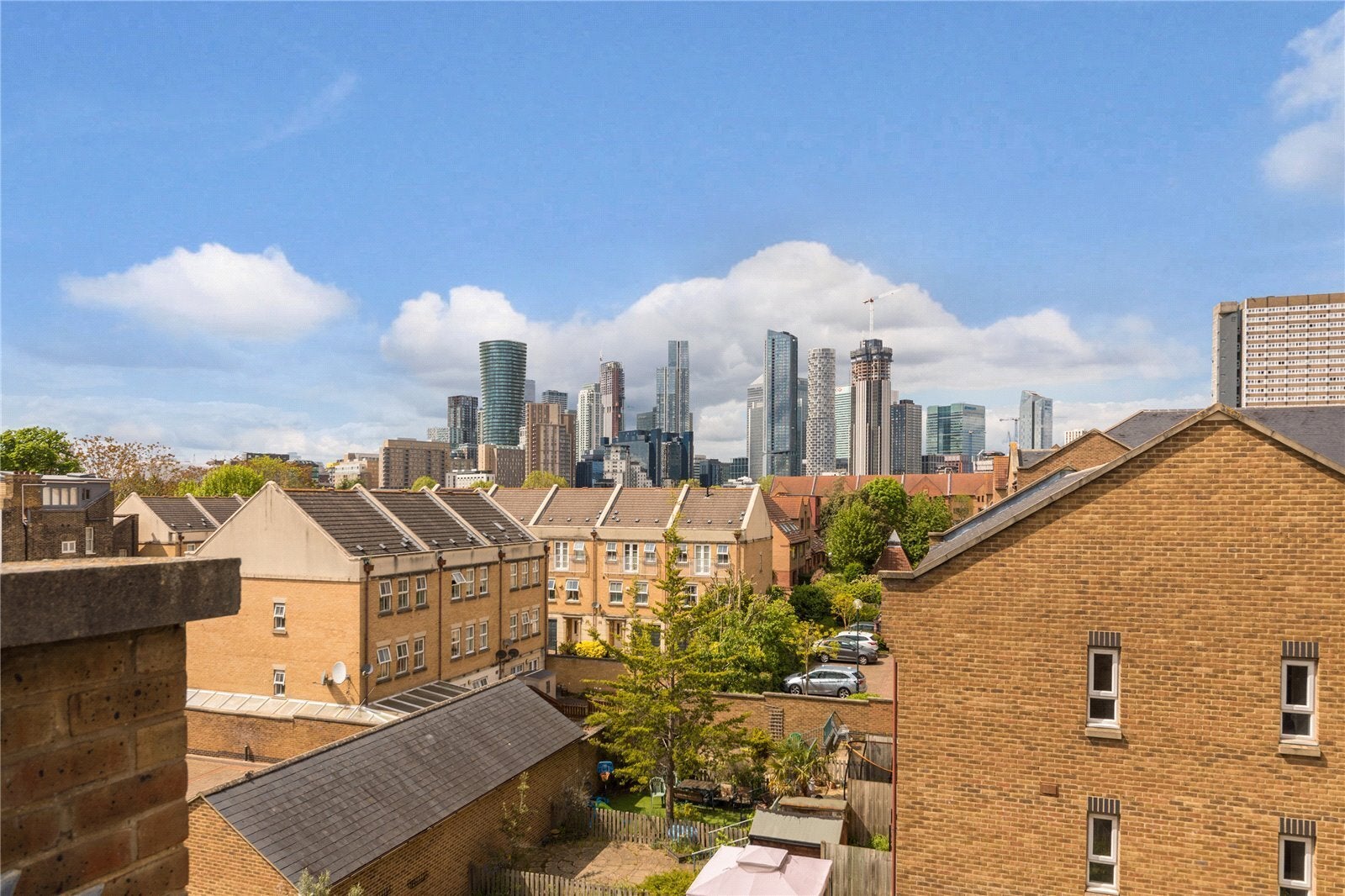 Flat Schooner Close in Greater London