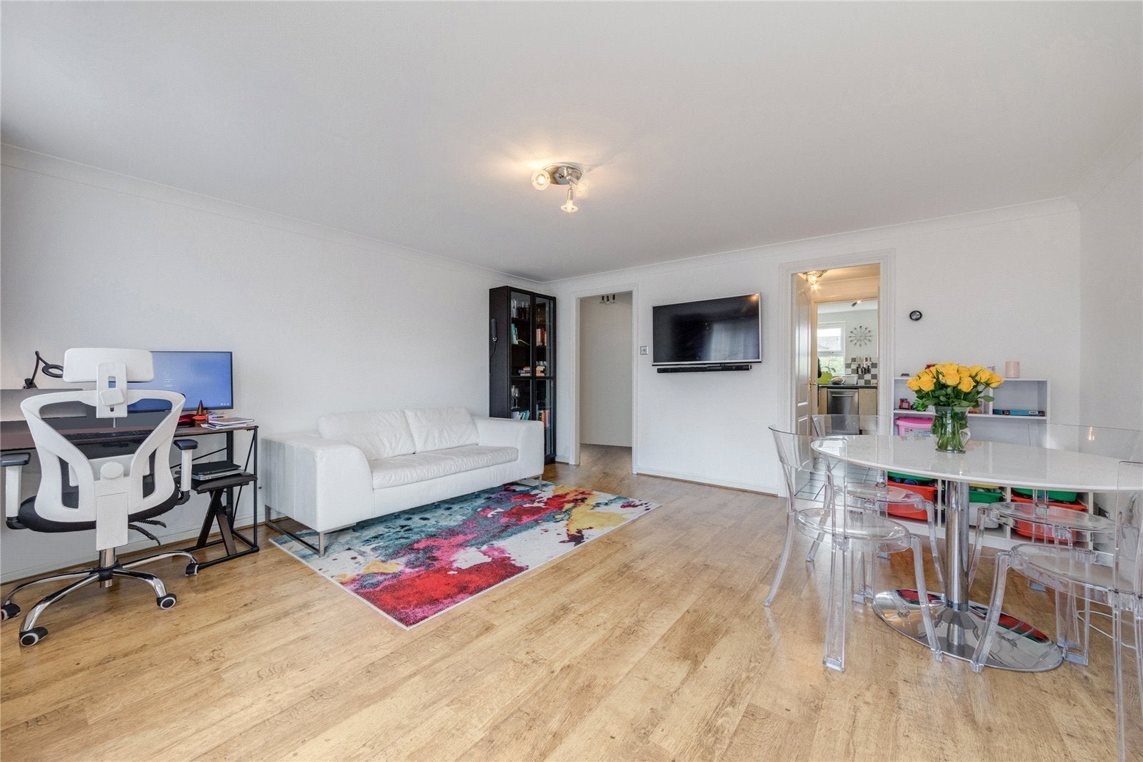 Flat Schooner Close in Greater London