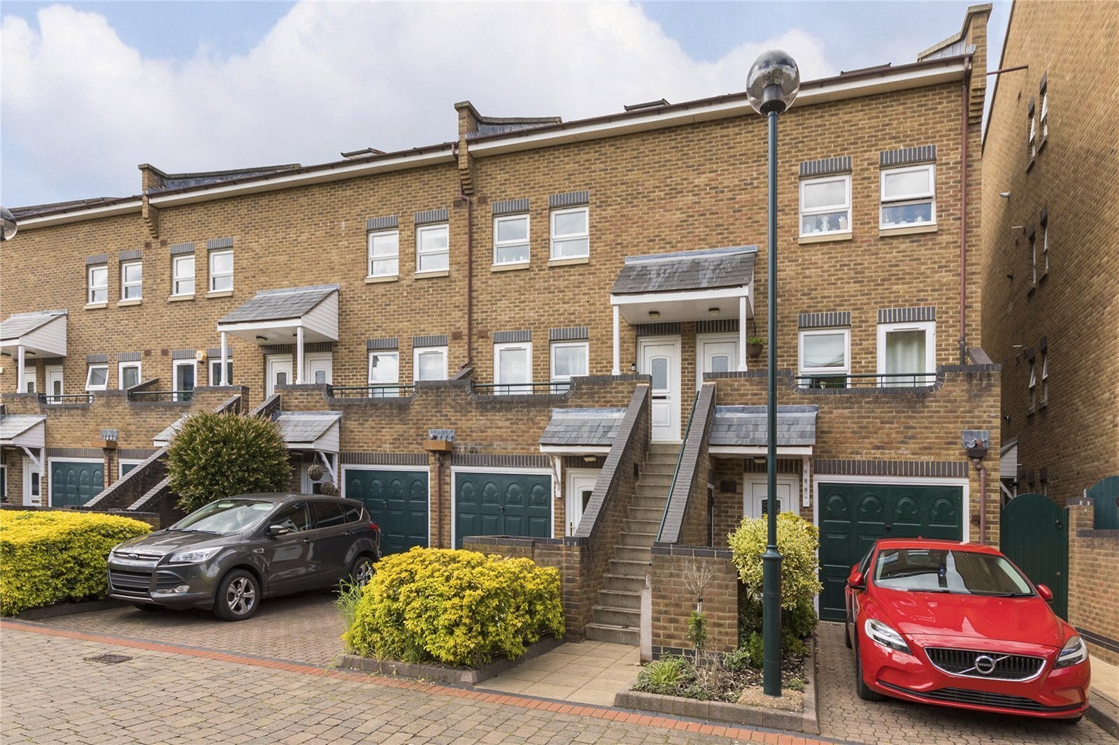 Flat Schooner Close in Greater London