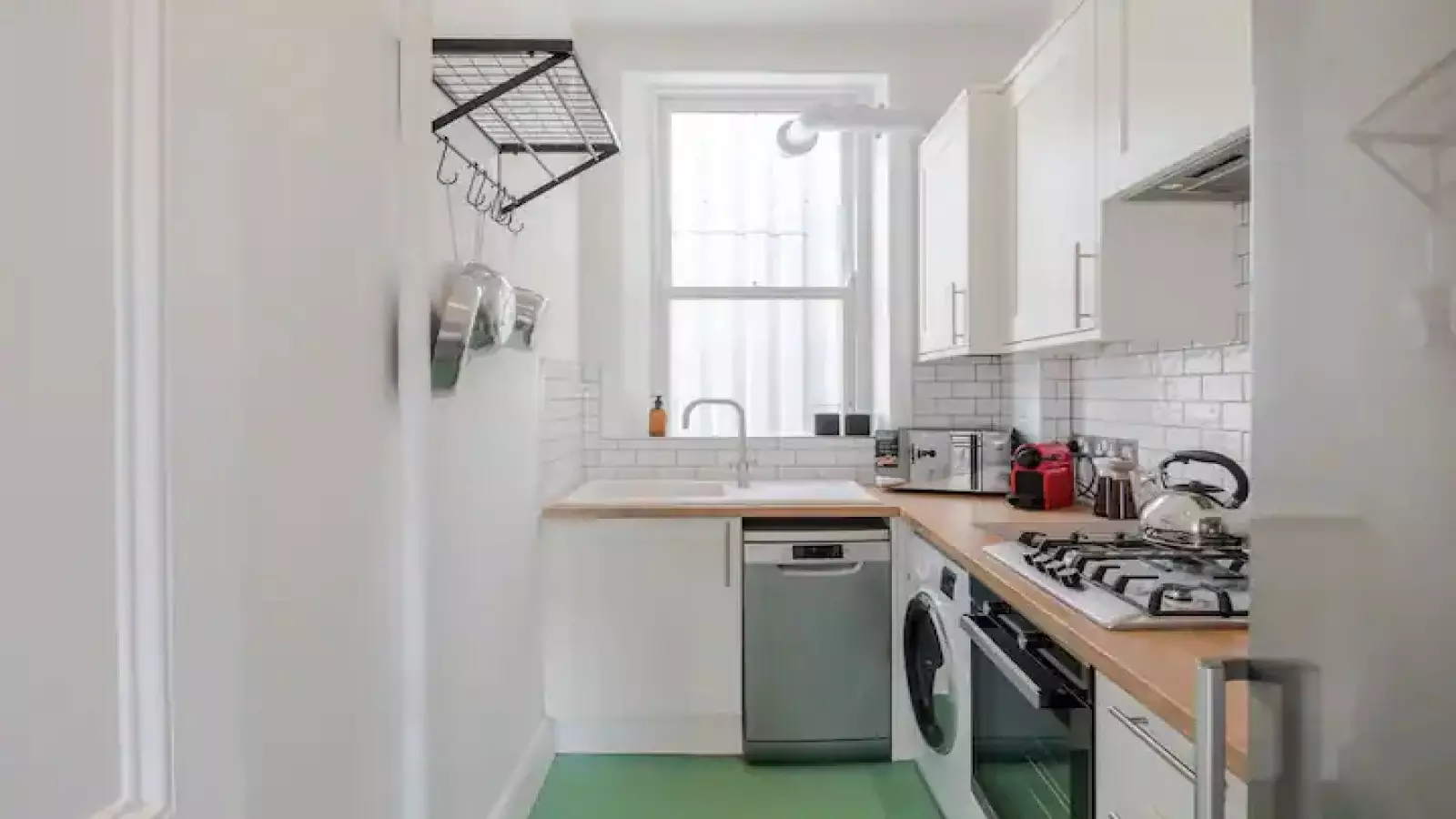 Flat Sotheby Road in Greater London